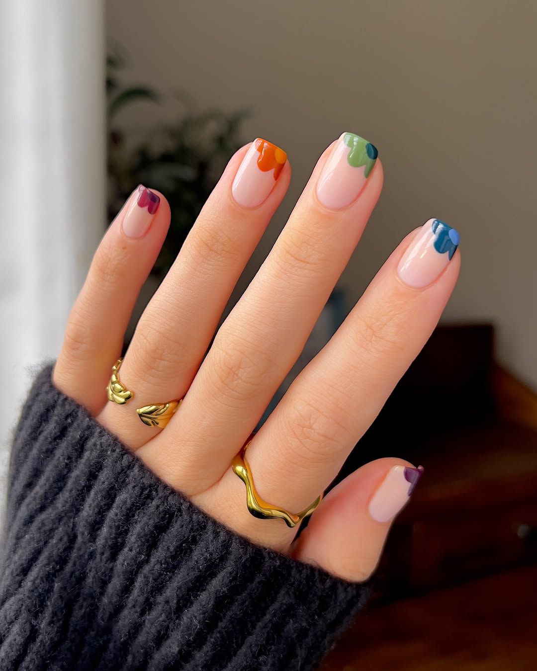 Minimalist Color Tip Nails